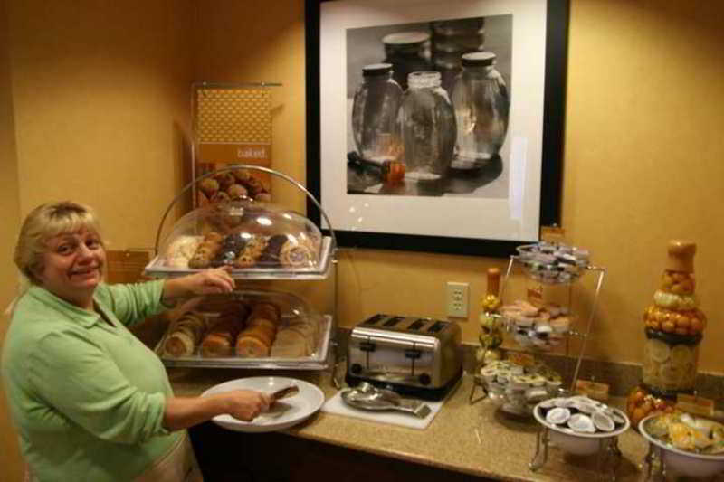 Hampton Inn Clarion Restaurante foto